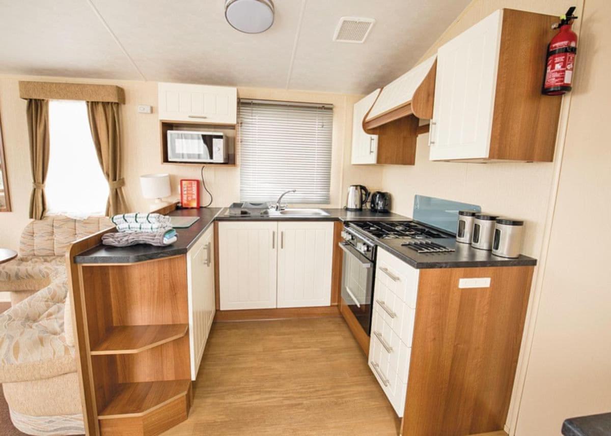 Fishguard Bay Resort Llanllawer Esterno foto