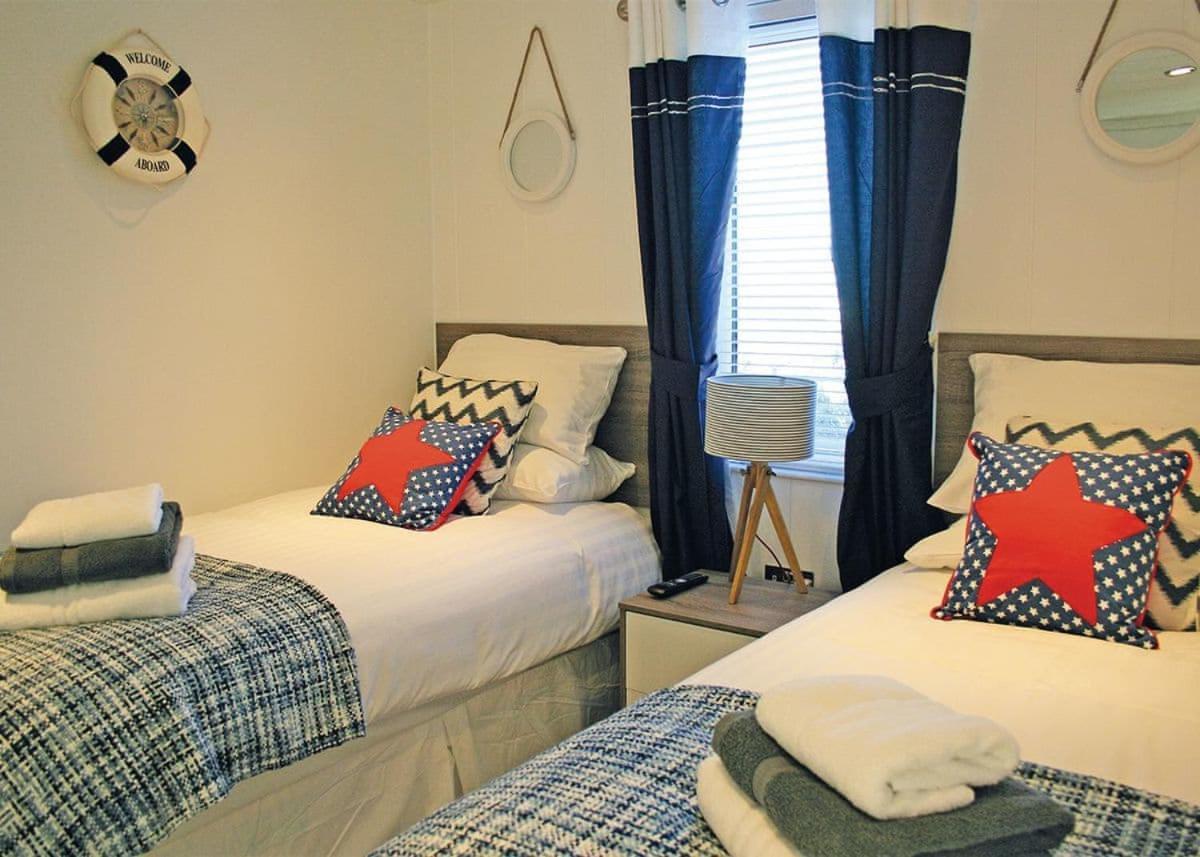 Fishguard Bay Resort Llanllawer Esterno foto