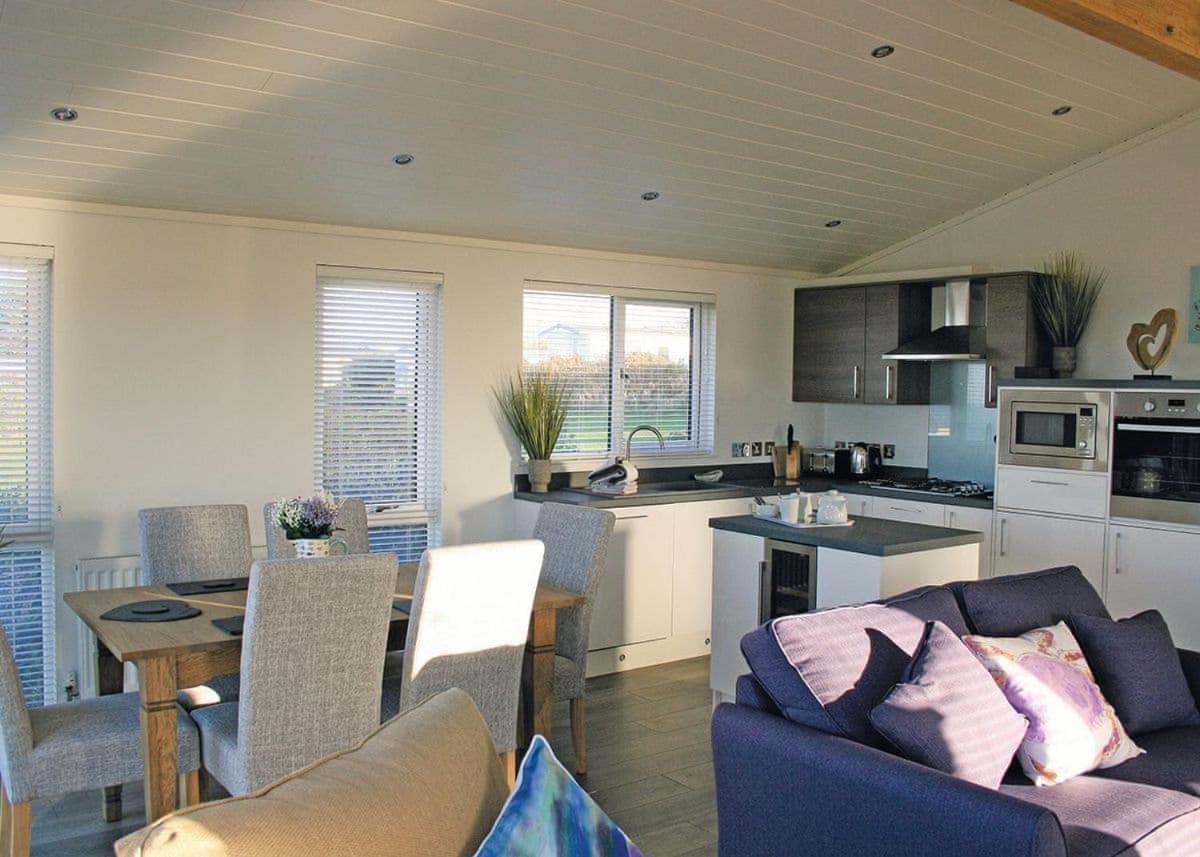Fishguard Bay Resort Llanllawer Esterno foto