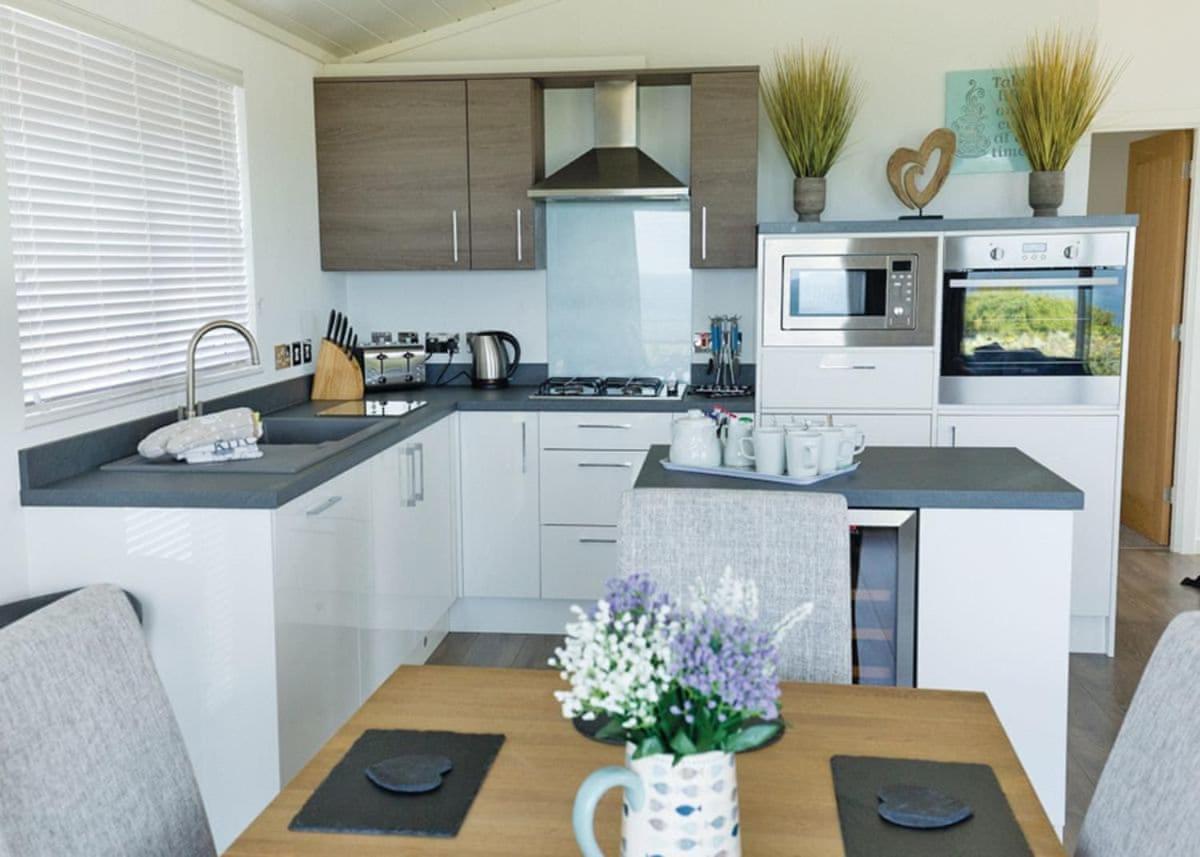 Fishguard Bay Resort Llanllawer Esterno foto