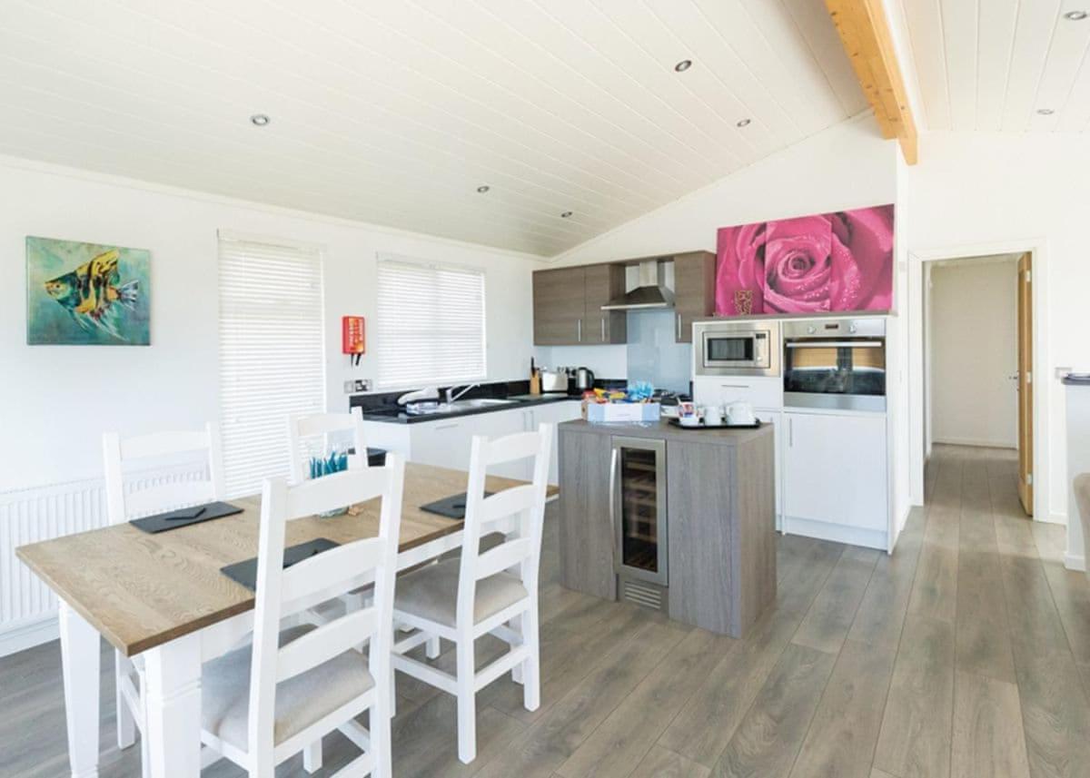 Fishguard Bay Resort Llanllawer Esterno foto