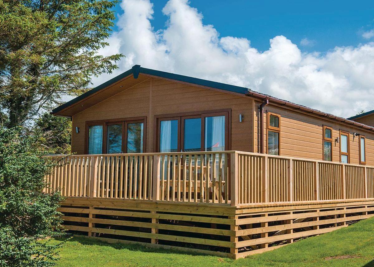 Fishguard Bay Resort Llanllawer Esterno foto