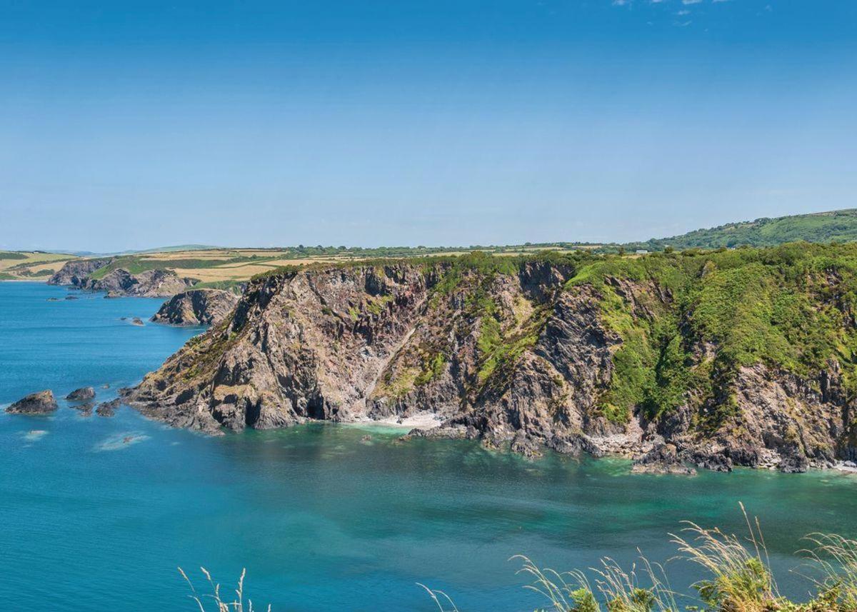Fishguard Bay Resort Llanllawer Esterno foto